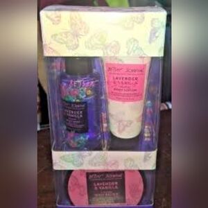 New! Betsey Johnson Nourishing Lavender & Vanilla Body Care Set - Pink and Black